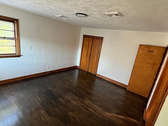 3rd image of 128 Florida Ave #1