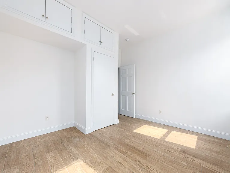 906 Willoughby Ave #2 — Photo 3