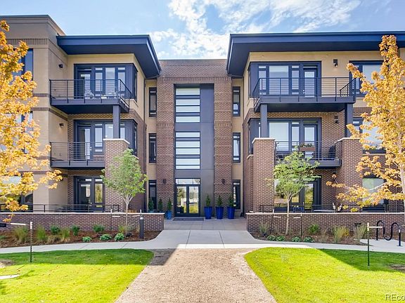 2nd image of 6619 E Lowry Blvd Unit 206