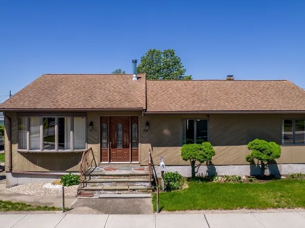 43 Russells Mills Rd, Dartmouth, MA 02748