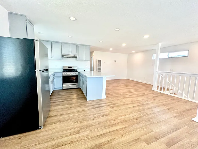 268 Ebony Ave — Photo 8