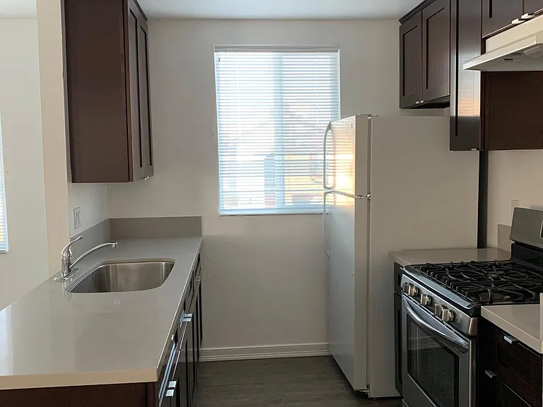 621 N Benton Way #5 — Photo 2