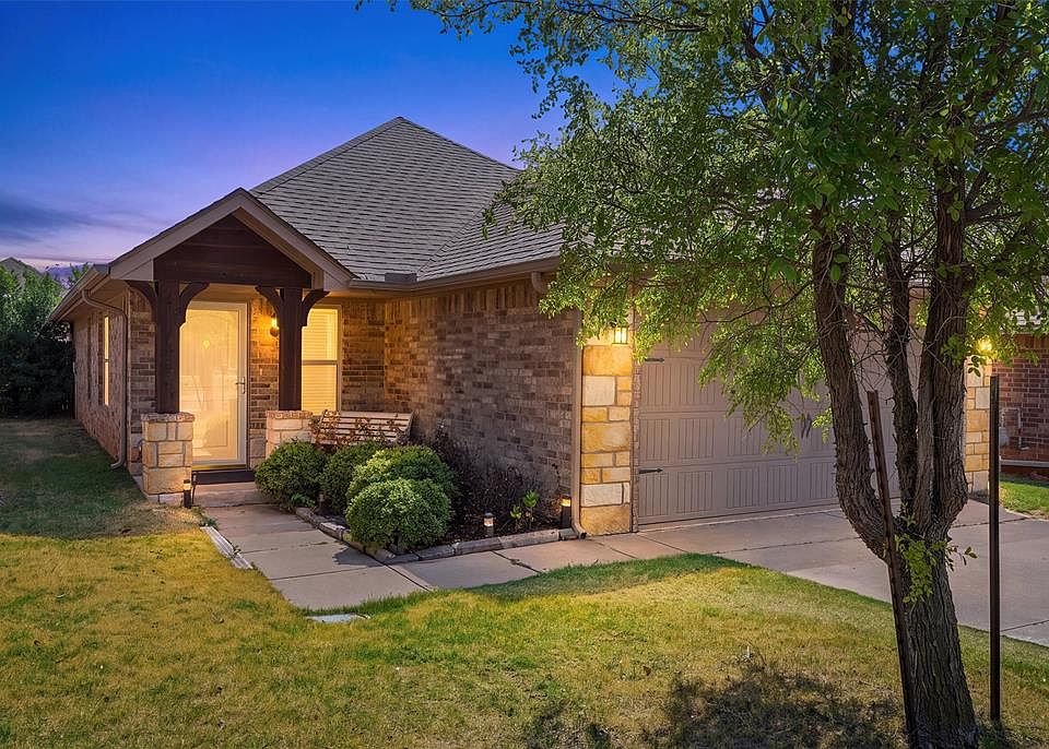 1st image of 2404 Golden Ln