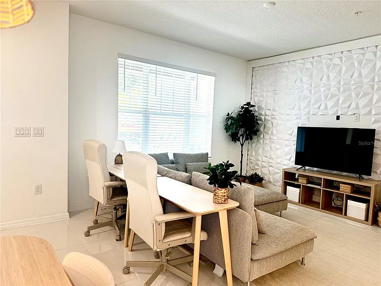 10251 Highline Crest St — Photo 13