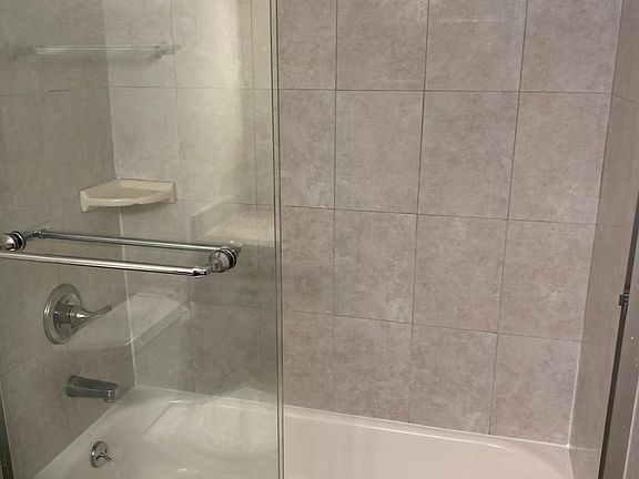 Primary Bathroom Tub/Shower