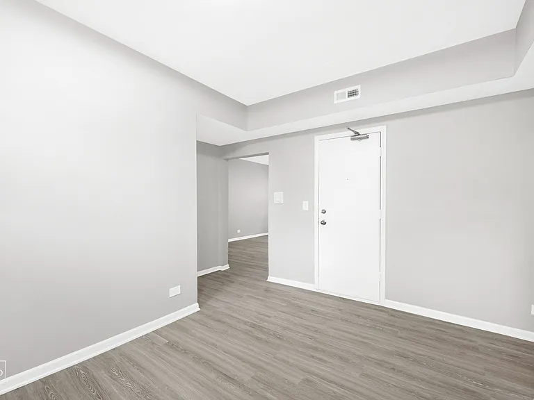5015 S Champlain — Photo 8