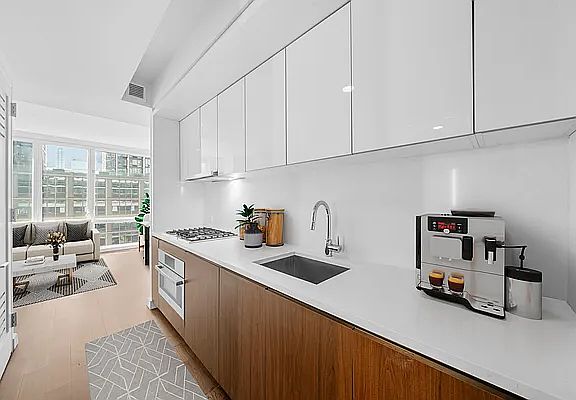 3rd image of 605 W 42nd St APT 16N