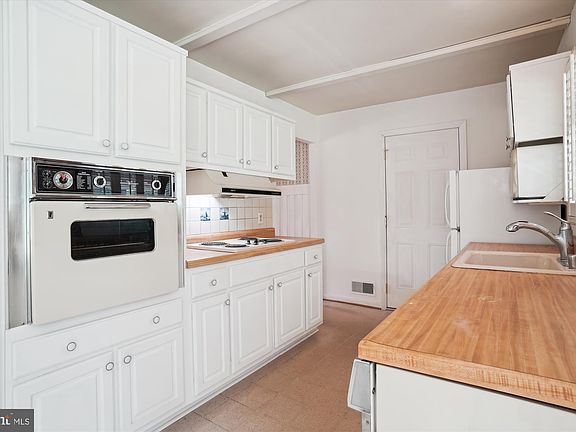 5th image of 8952 Falling Creek Ct
