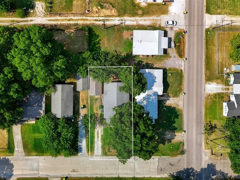928 E Corona St — Photo 38