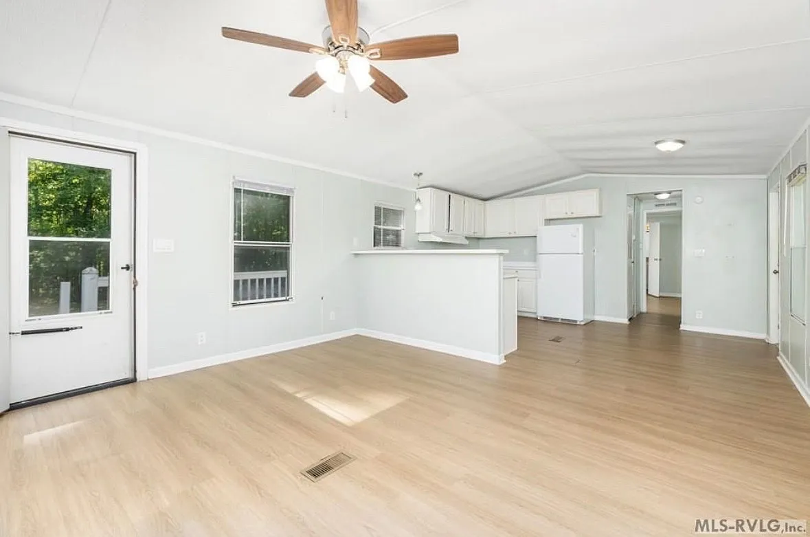3 bed, 1286 sqft, $1,350 — Photo 4