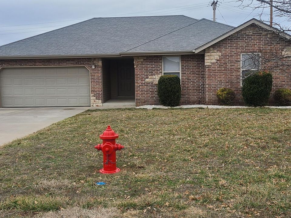 1st image of 201 W Eagle Ln