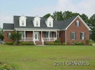 1426 Devon Dr, Grimesland, NC 27837