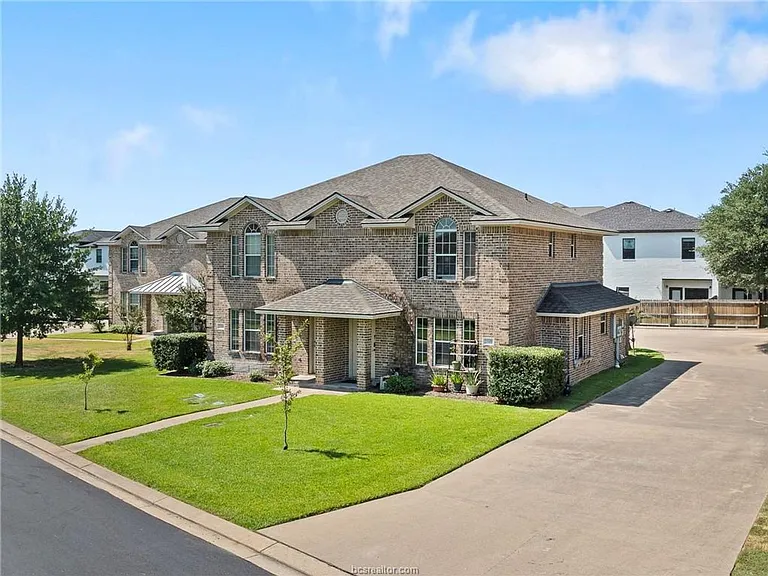 2330 Autumn Chase Loop #B — Photo 2