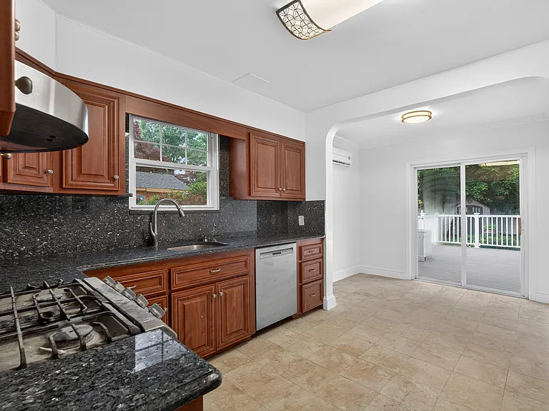 135 Rockwood Pl — Photo 29