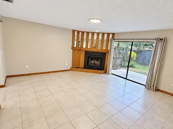 977 Sunridge Dr #113, Sarasota, FL 34234