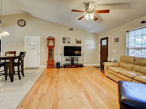3rd image of 1102 Helen Dr
