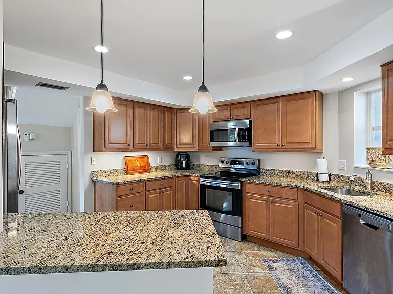 213 Seabreeze Cir — Photo 9