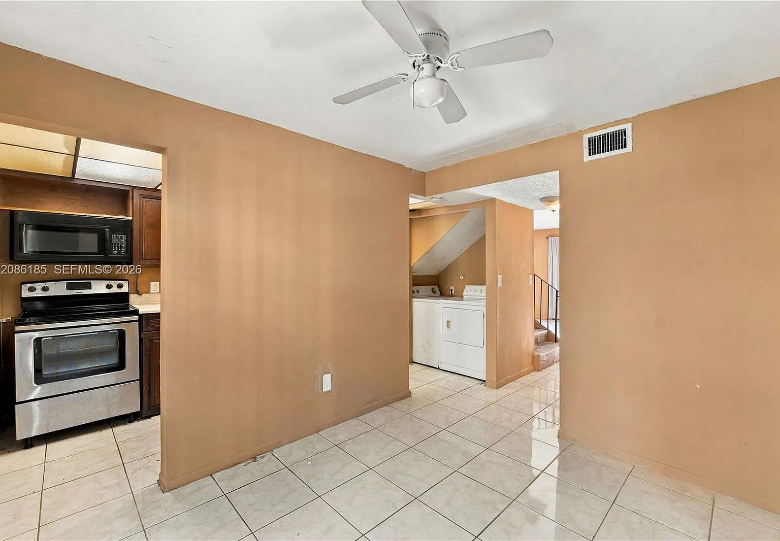 Century Garden Condo — Photo 3