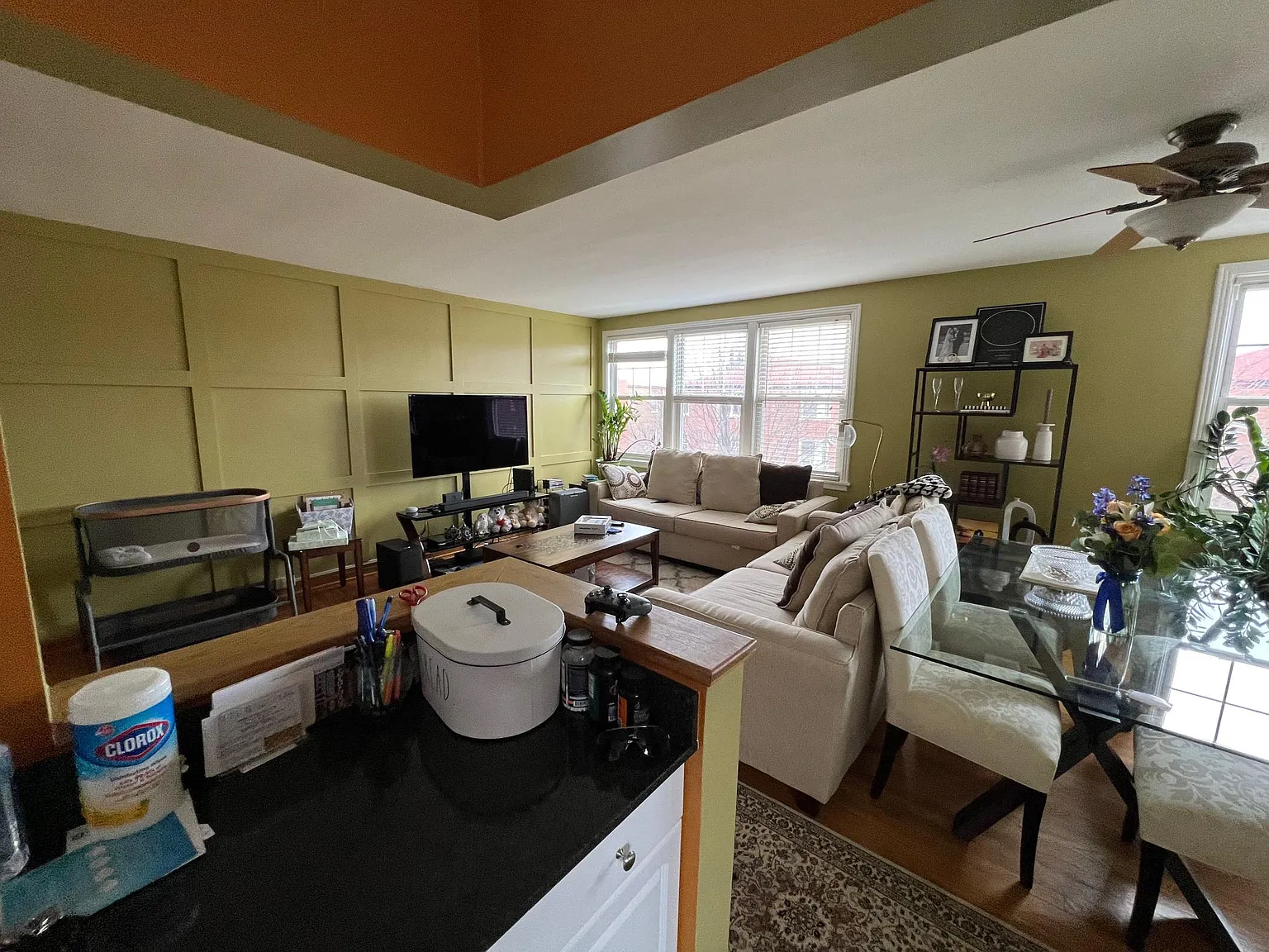 2424 W Farragut Ave — Photo 3