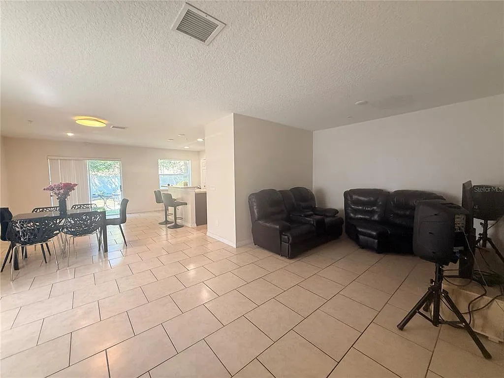 Building Photo - 307 Prickle Pear Ct #64