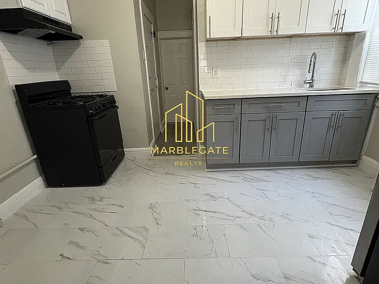 35-37 Hanford St #11R — Photo 1