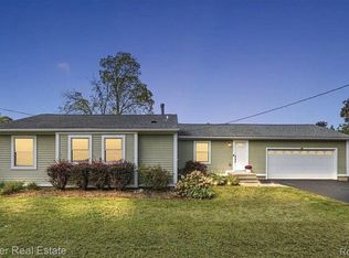 1298 S Cass Lake Rd, Waterford, MI 48328