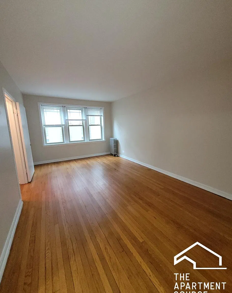 1914 West Lunt Avenue #1N — Photo 1