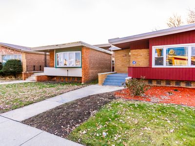 9006 S Oglesby Ave, Chicago, IL, 60617