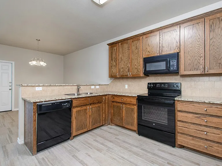 2551 Leroy Ln #B — Photo 7