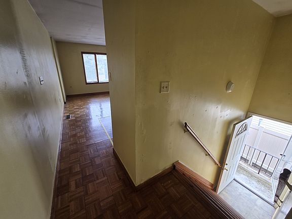 3rd image of 260 Ionia Ave Floor 2