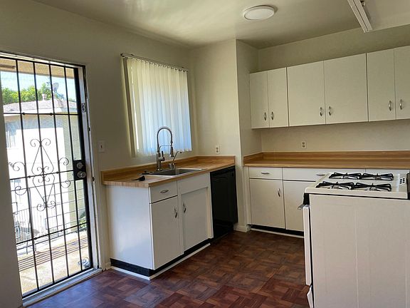 2nd image of 12054 Moorpark St #4