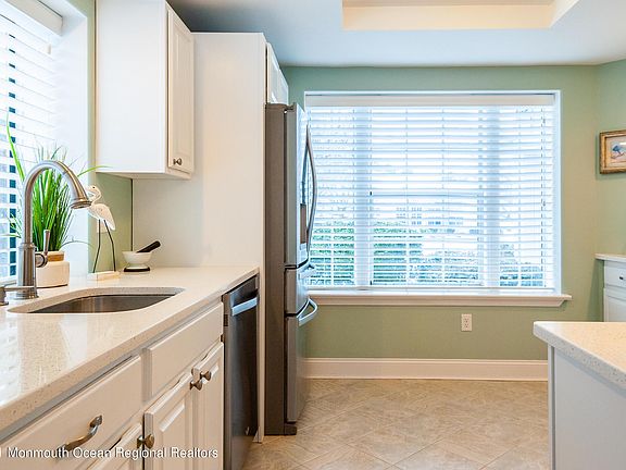 4th image of 967B Thornbury Ln