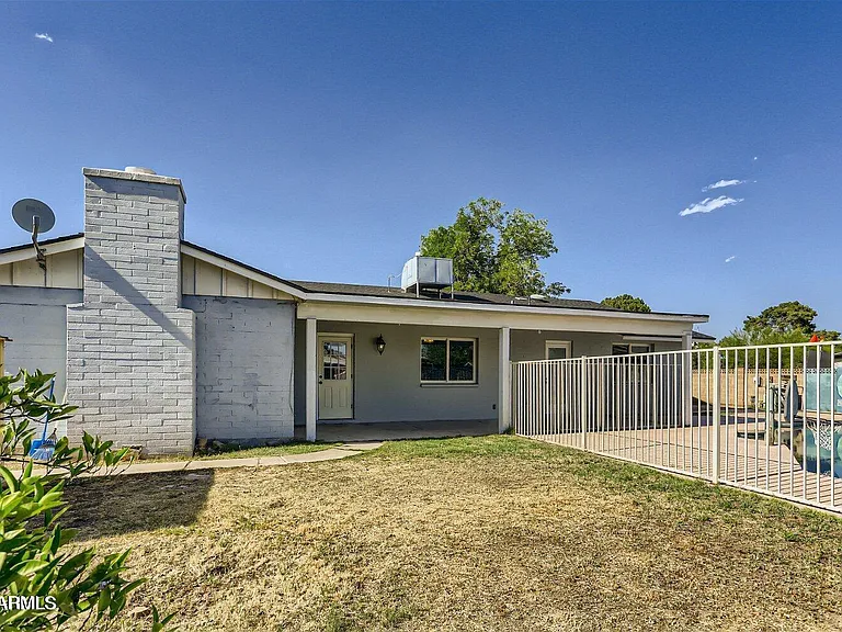 1991 E Carson Dr — Photo 16