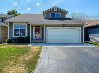 89 Hickory Manor Dr, Rochester, NY 14606