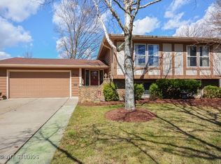 908 Fellows St, St Charles, IL