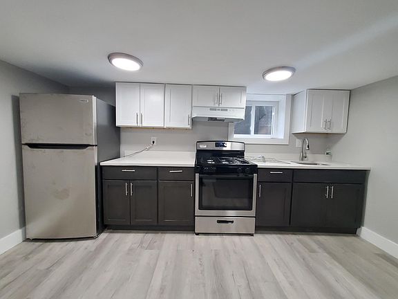 3rd image of 146 S Clinton St #1A
