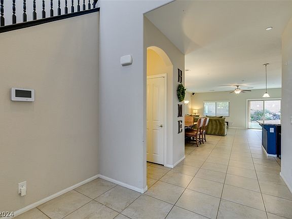 3rd image of 813 Motherwell Ave