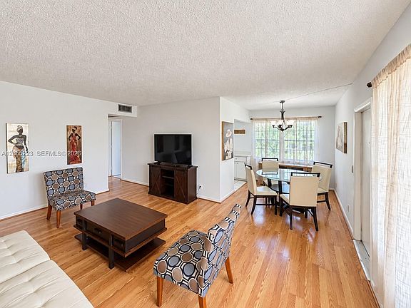 3rd image of 312 Mansfield Dr #H
