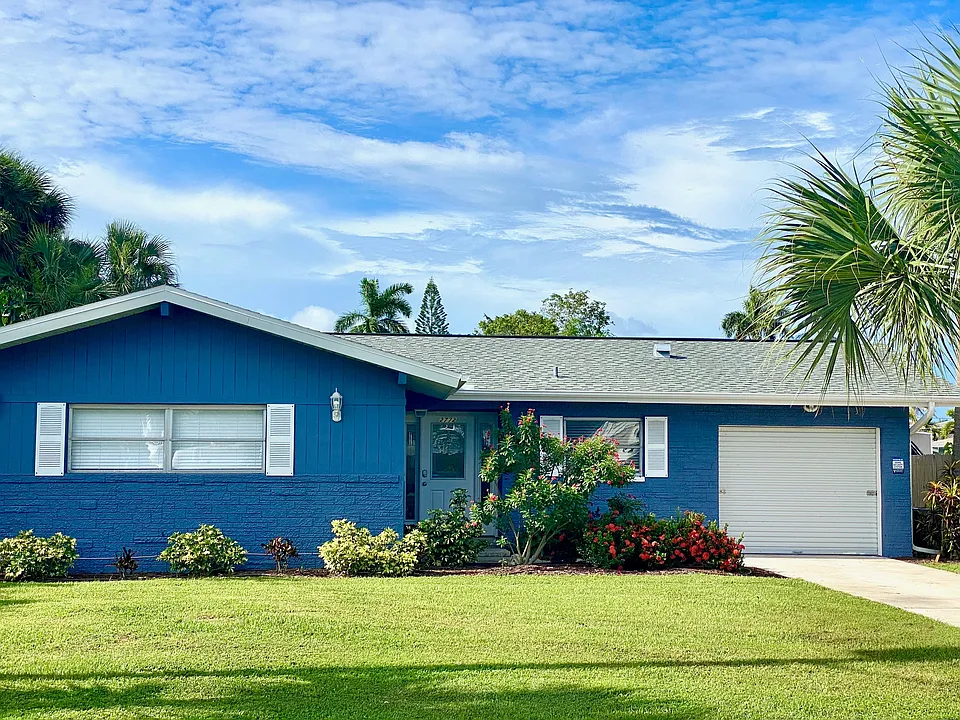 2772 Bayview Dr