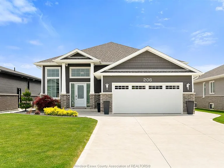 206 Bartlett Rd — Photo 1