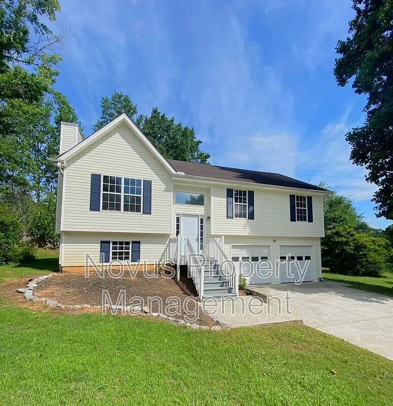 3 bed, 2.0 bath, 2000 sqft, $1,779 — Photo 1