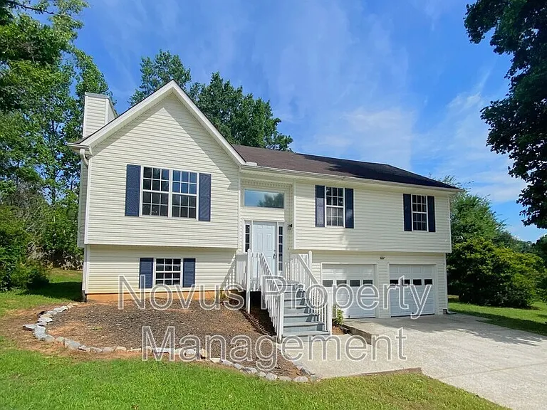 51 Connie Dr — Photo 1