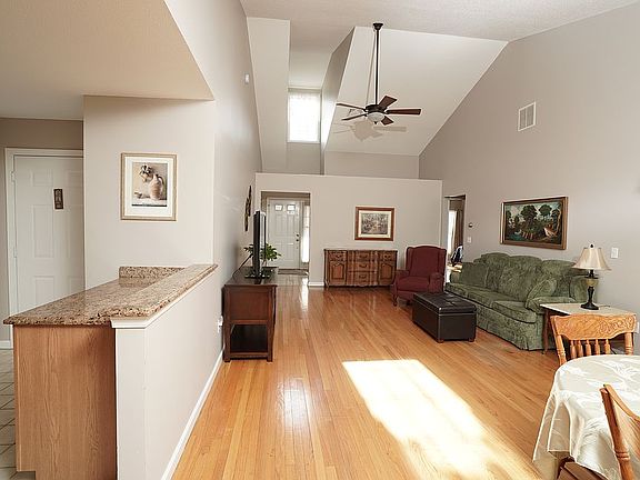 4th image of 19 Brimfield Way #19