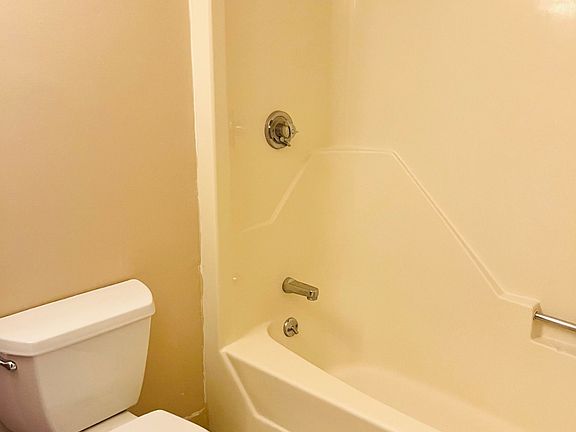 5th image of 300 Essex St APT 9