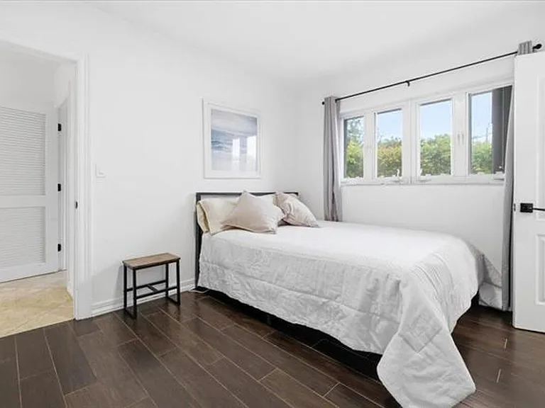 20100 NE 20th Ct — Photo 27
