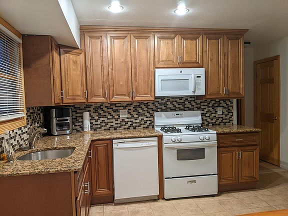 4th image of 80 Longdale St #2