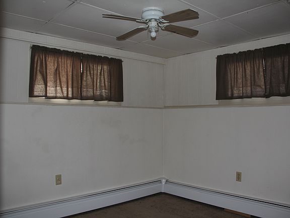 BR has ceiling fan, carpeted.