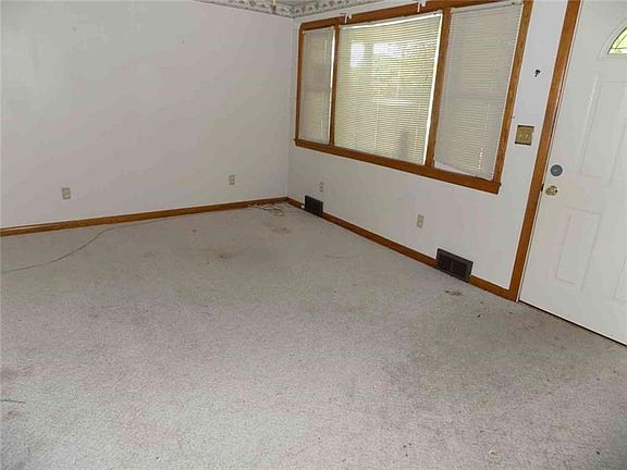 3rd image of 2807 Ivanhoe Rd