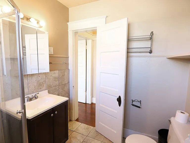 443 Gladstone St — Photo 9