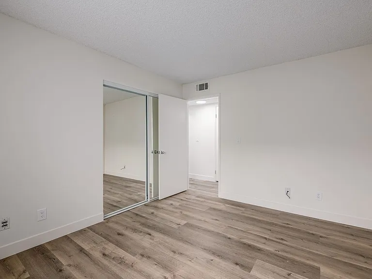 1010 - 1012 E Acacia Ave — Photo 12